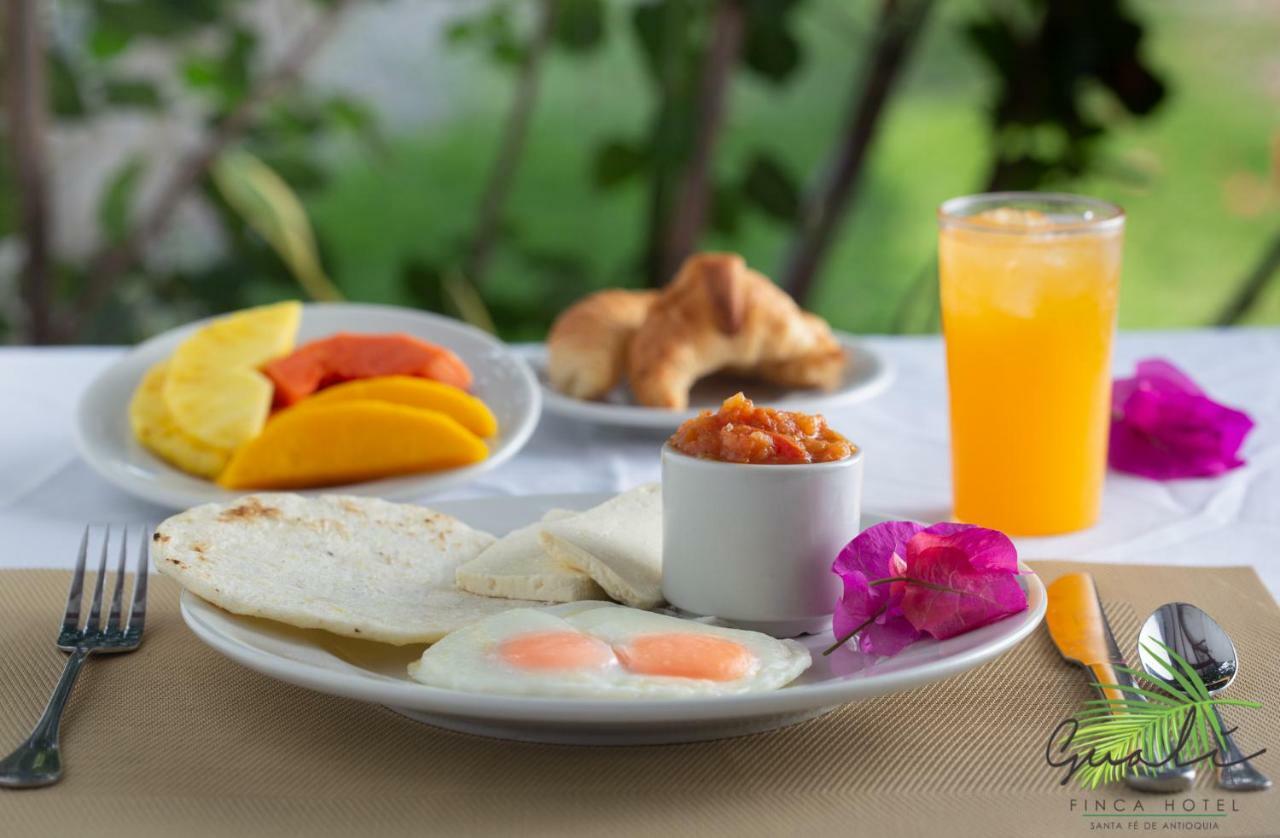 Finca Hotel Guali Santafe サンタ・フェ・デ・アンティオキア エクステリア 写真