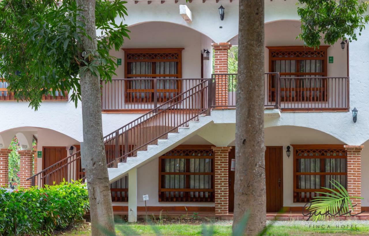 Finca Hotel Guali Santafe サンタ・フェ・デ・アンティオキア エクステリア 写真